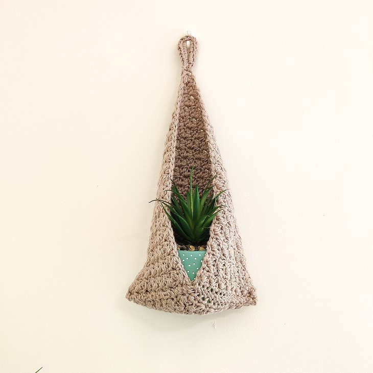 chunky crochet hanging basket free crochet pattern made by gootie