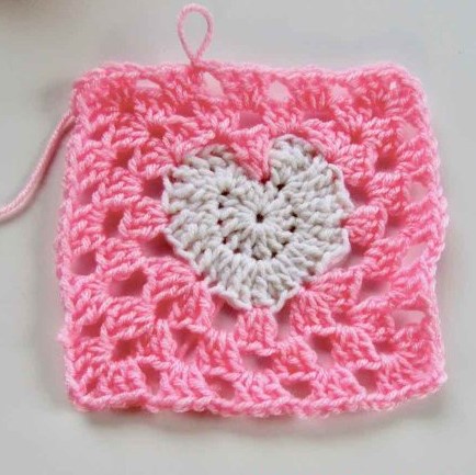 Crochet-Granny-Heart-Square