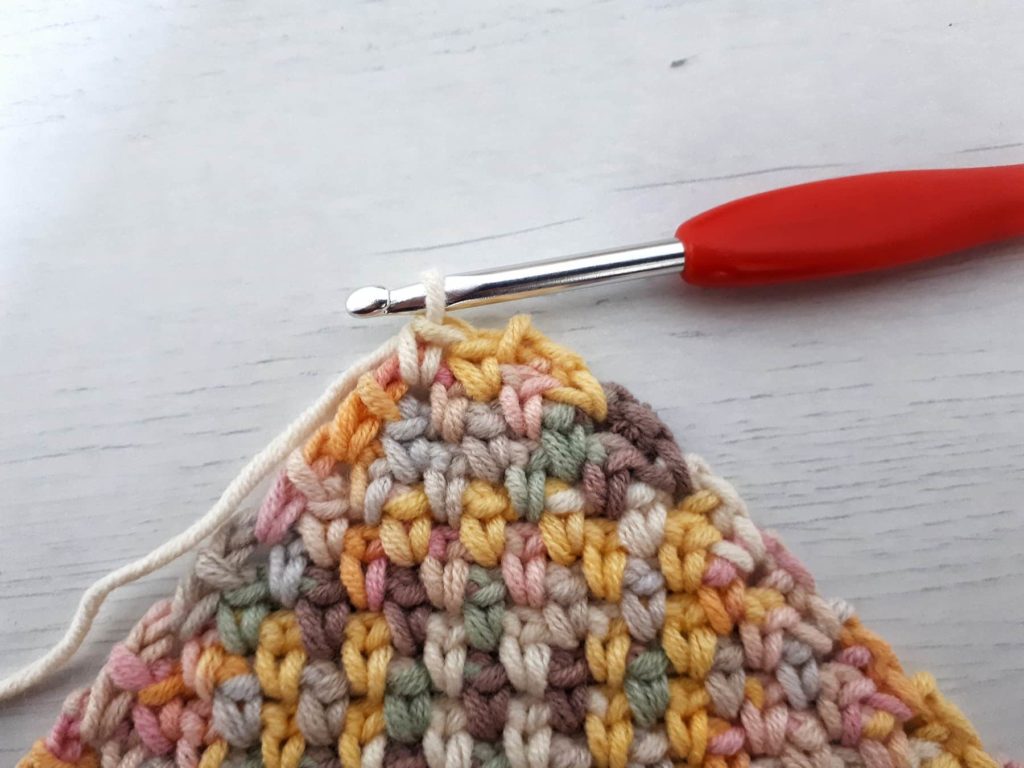 corner to corner crochet moss stitch decrease