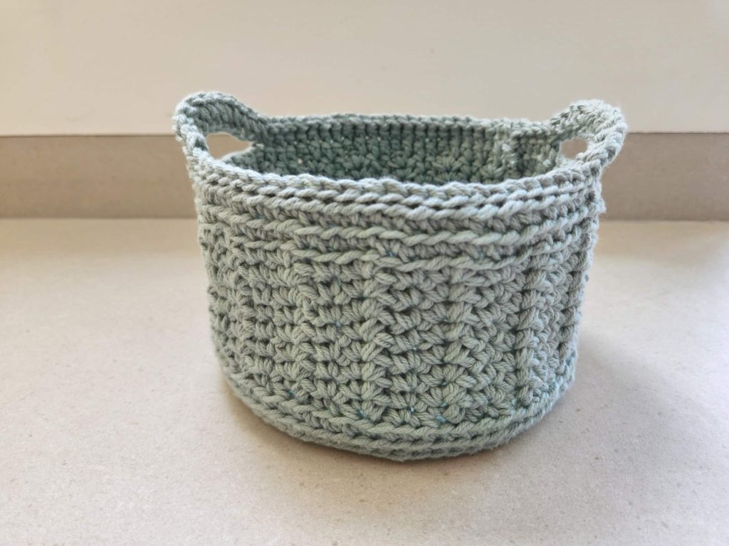 Lobelia crochet Plant Pot cover Basket free pattern made by gootie