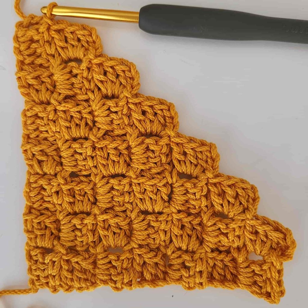 Guide to How to Crochet Corner to Corner (C2C) - Made by Gootie