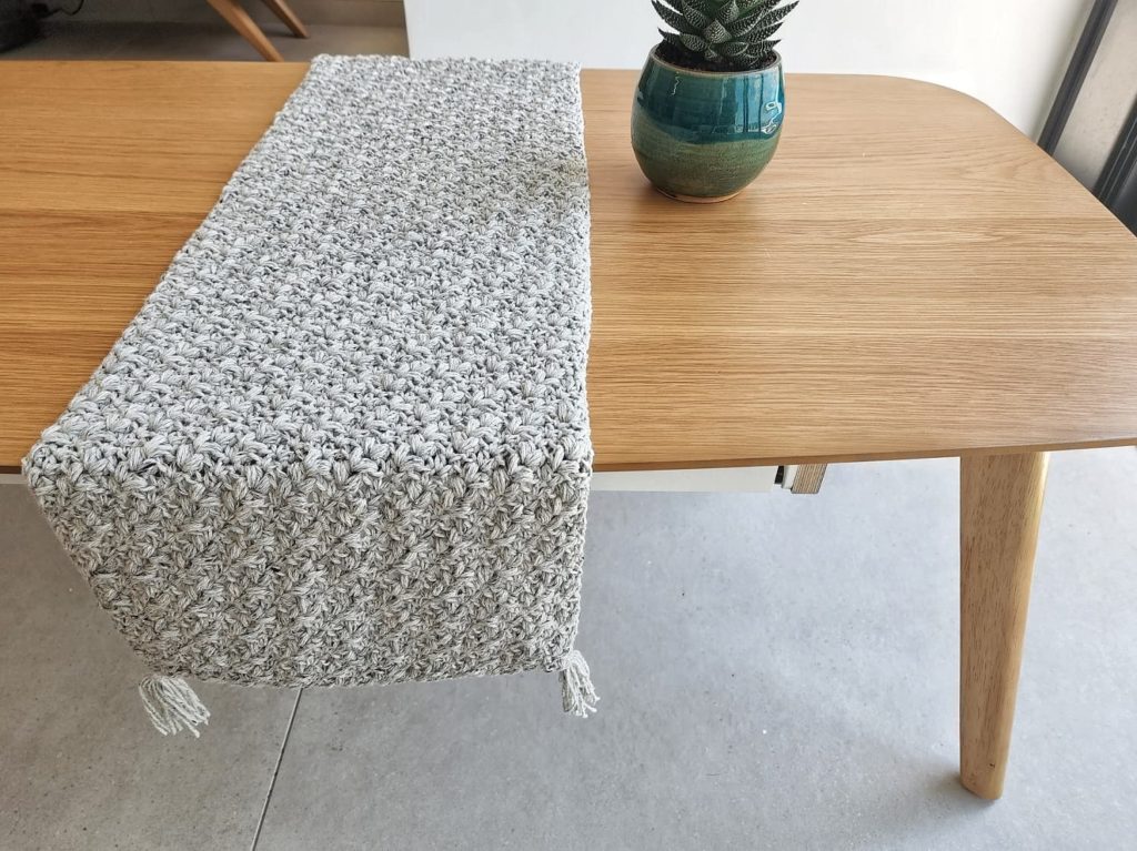 crochet table runner free pattern made by gootie