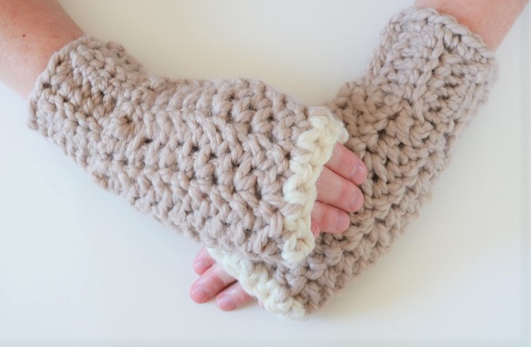 Chunky-Fingerless-Mittens-Crochet-pattern free