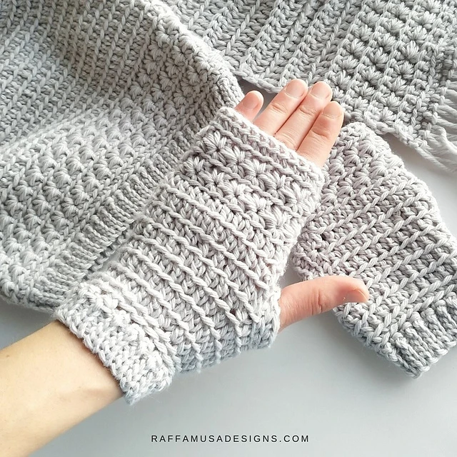 Crochet_Star_Stitch_Fingerless_Gloves_RaffamusaDesigns