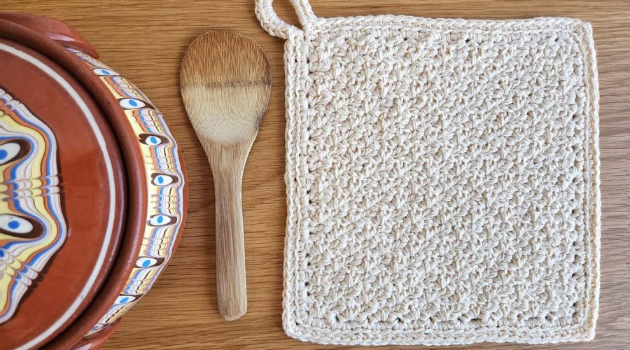 free crochet farmhouse potholder made by gootie-min