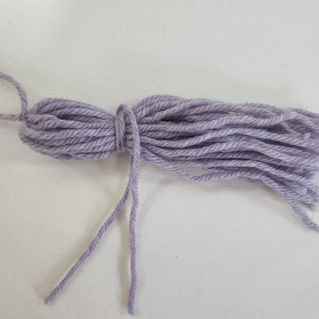 How to Make Tassels With Yarn - Free Photo Tutorial - Made by Gootie