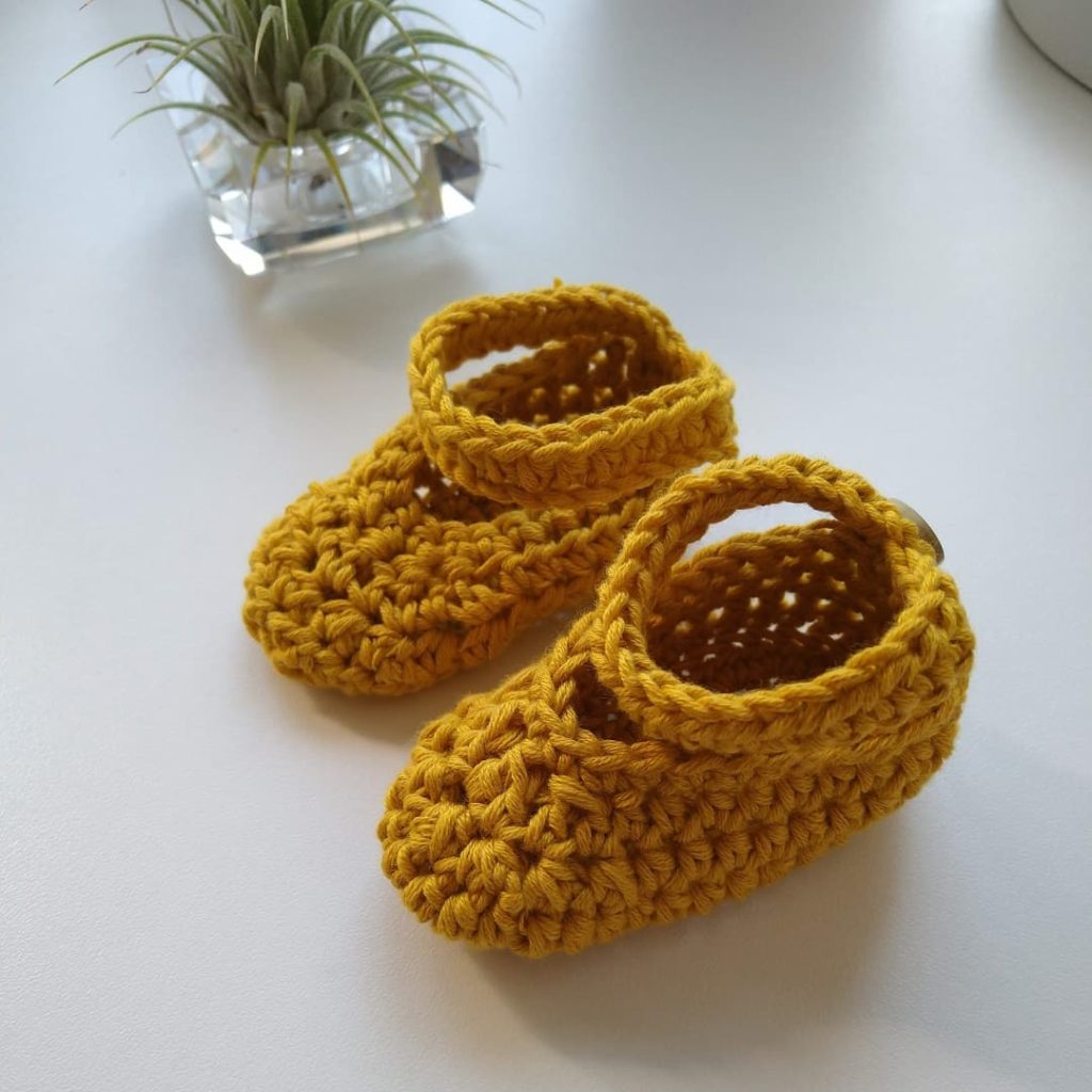 this is a photo of crochet baby shoes free pattern by king and eye