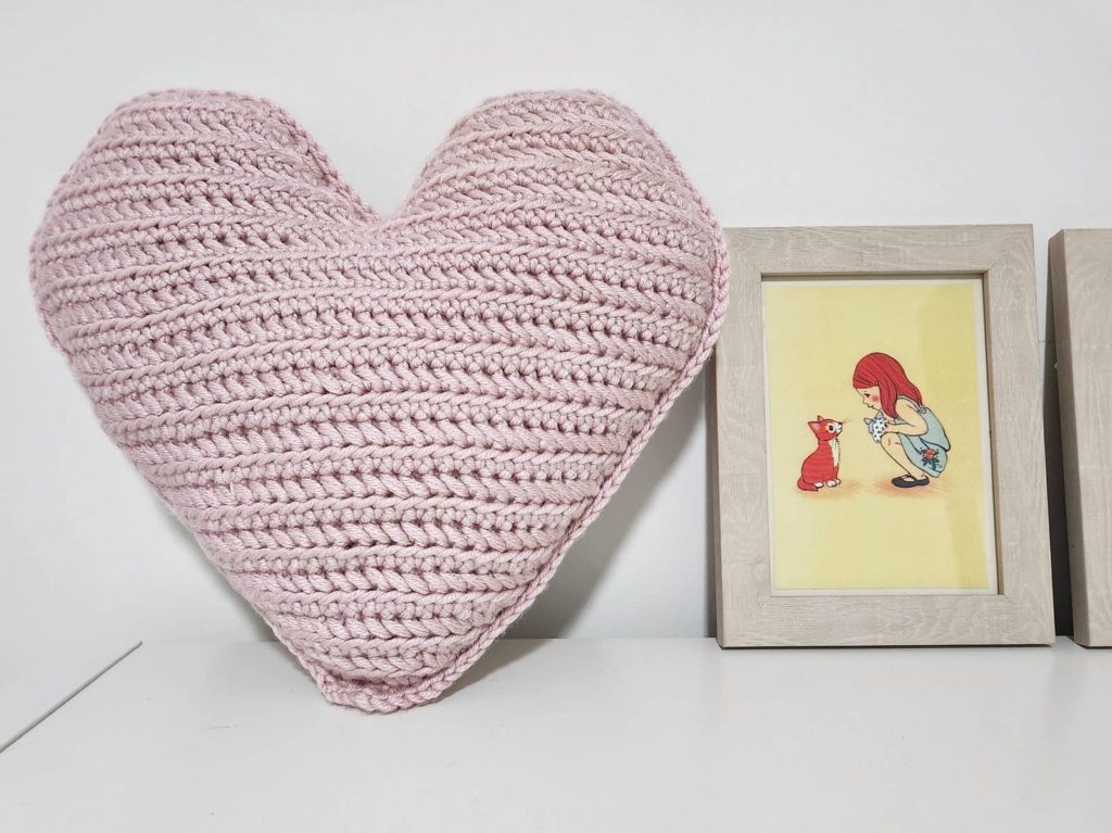 this is a photo Crochet Heart Pillow Pattern free made by gootie