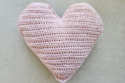 this is a photo crochet heart pillow chunky yarn made by gootie
