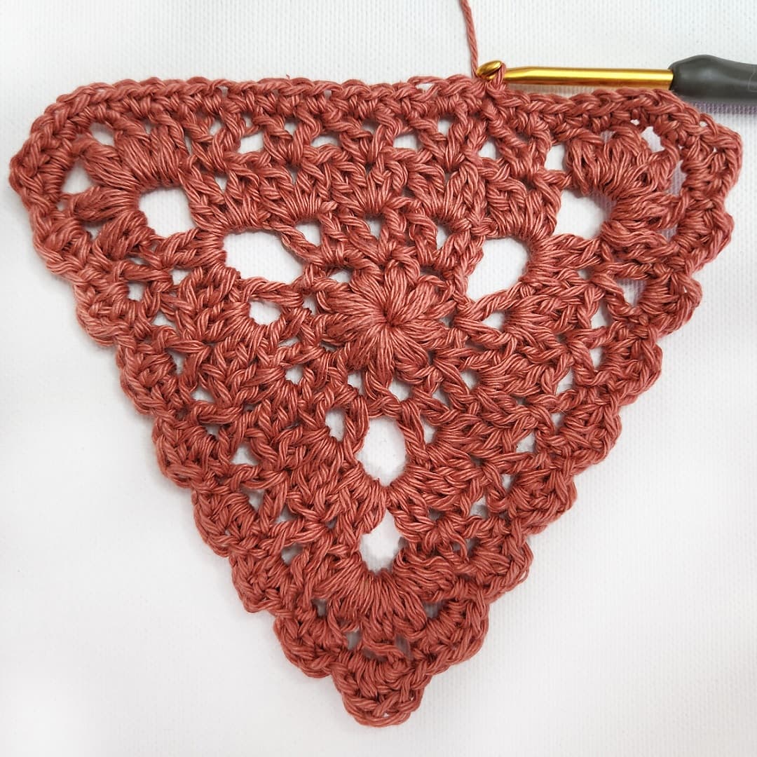 this is a photo of crochet triangle pattern made by gootie