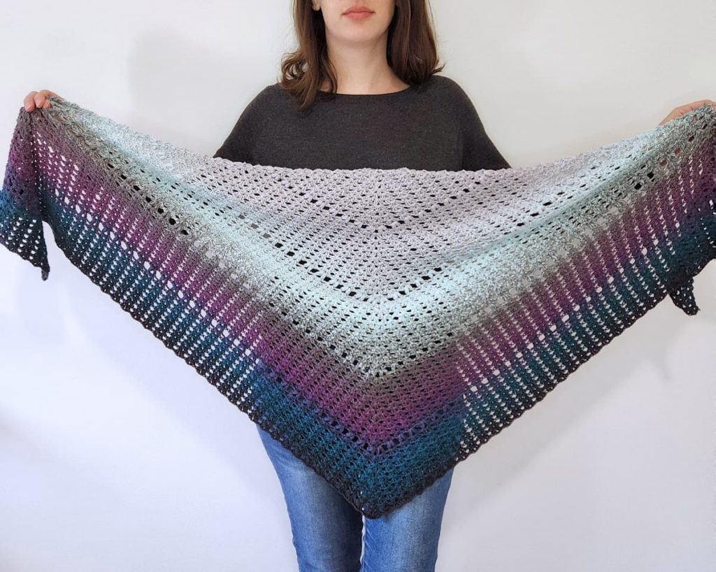 Easy Lace Triangle Crochet Shawl - Free Pattern  Crochet shawl free,  Crochet shawl pattern free, Crochet triangle scarf