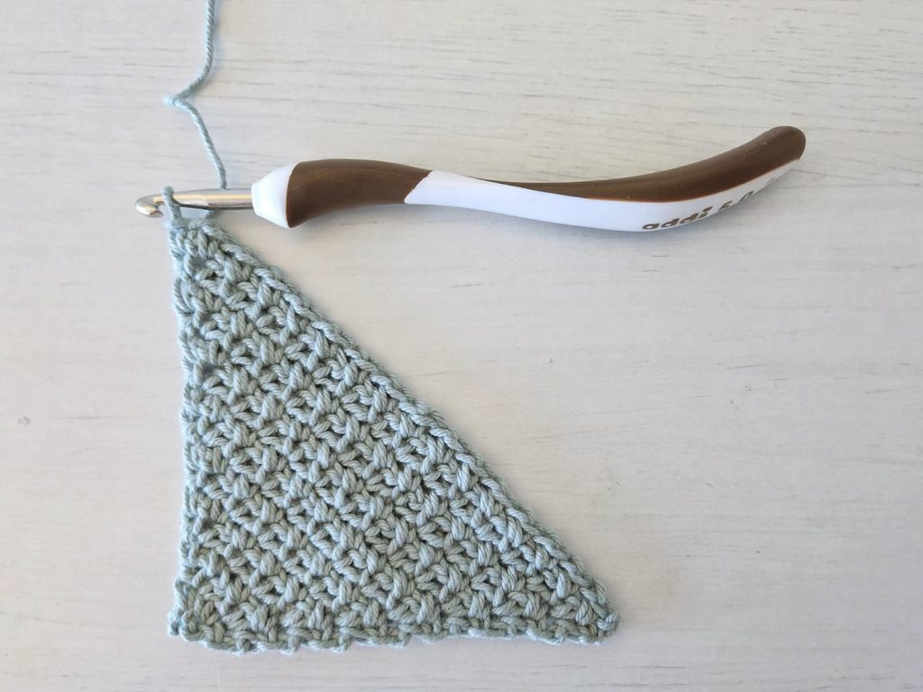 this is a photo how to crochet the mesh stitch made by gootie