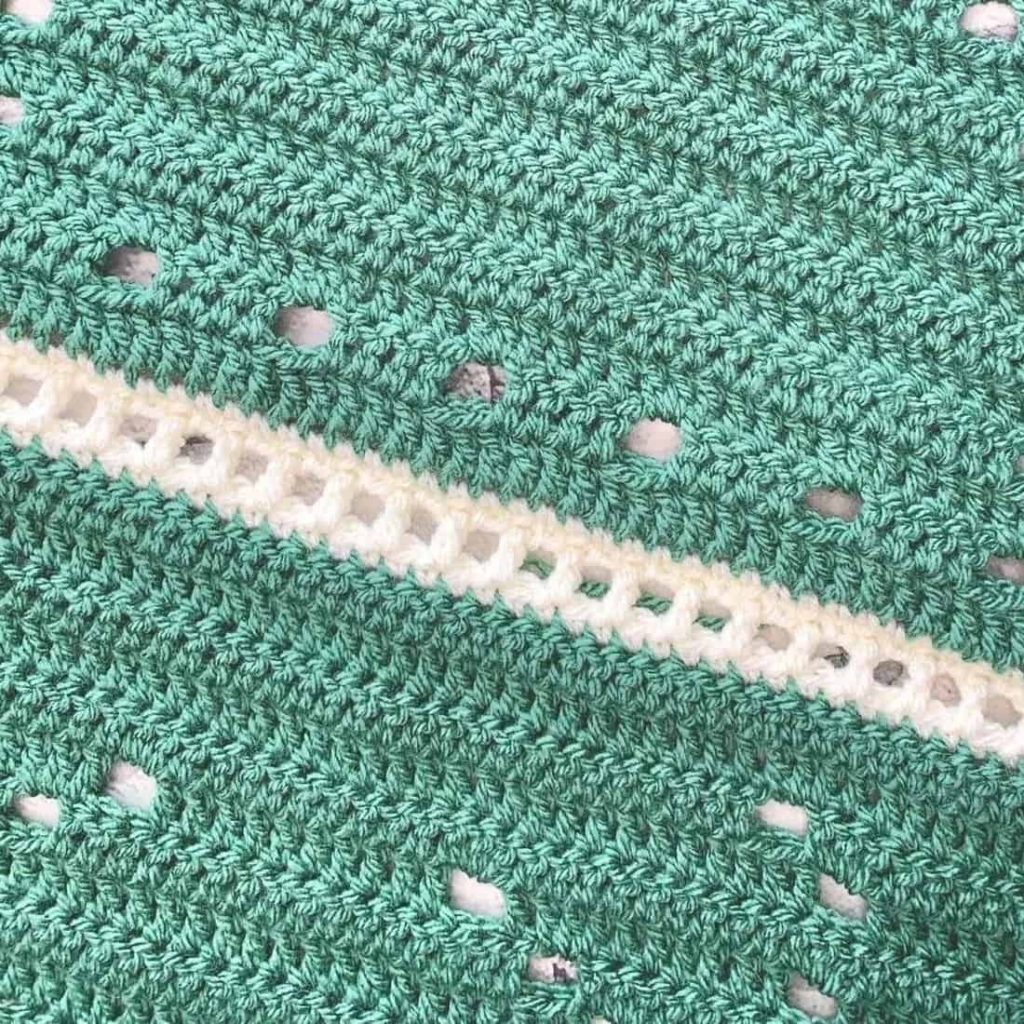 How do you join two pieces in double crochet