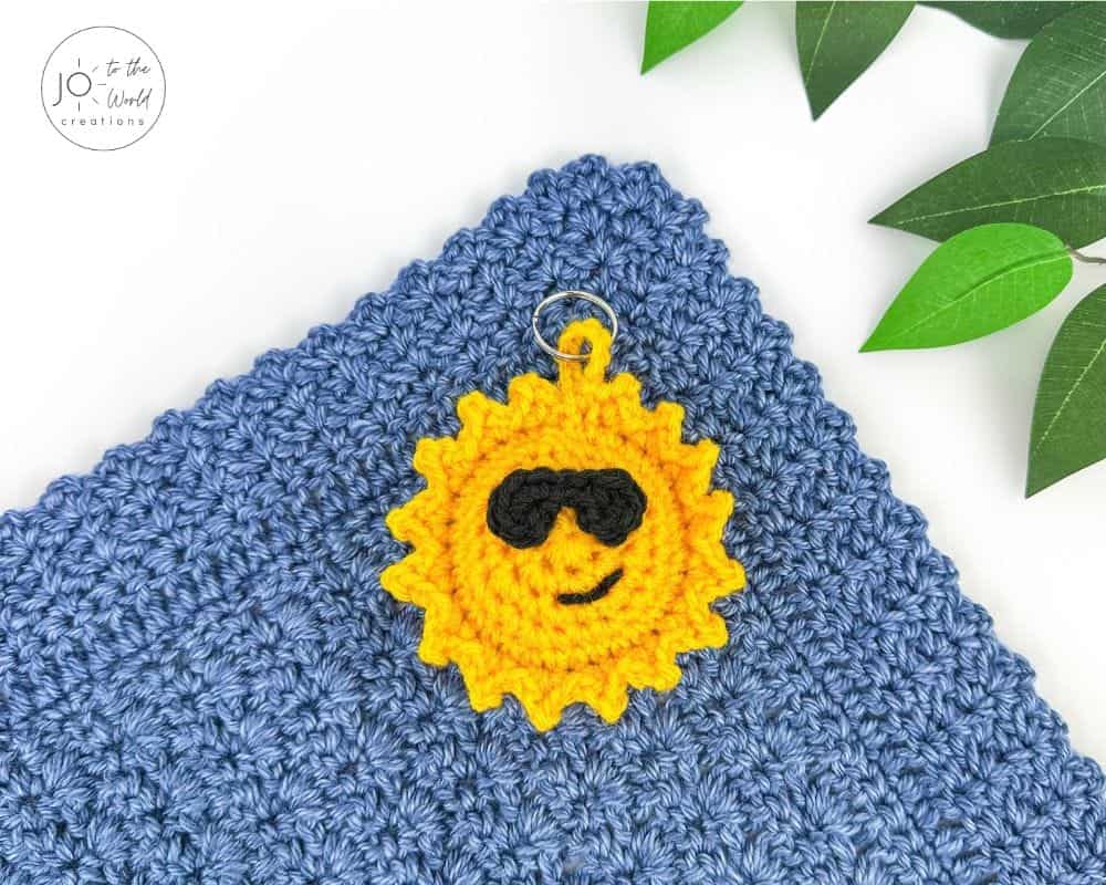sun-keychain-crochet-pattern