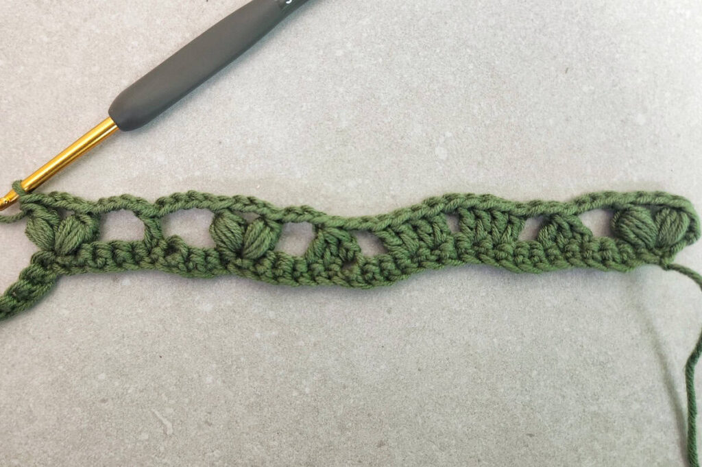 row 1 of crochet leaf lace